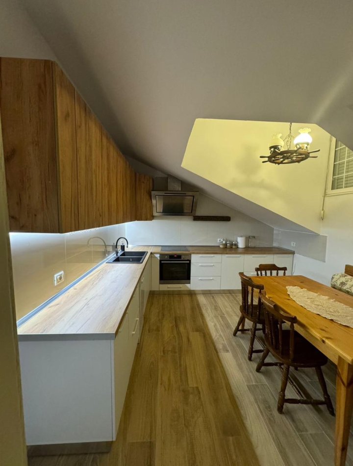 Tirane, jepet me qera apartament 2+1 Kati 7, 114 m² 800 € (stacion treni)