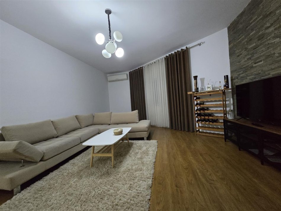 Tirane, jepet me qera apartament 1+1 Kati 3, 90 m² 650 € (liqeni i thate)
