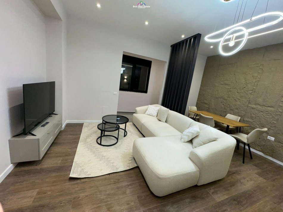 Tirane, jepet me qera apartament 1+1+Ballkon Kati 1, 85 m² 750 € (kodra e diellit)