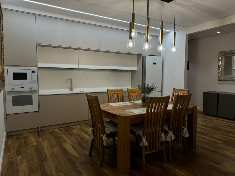 Tirane, jepet me qera apartament 2+1 Kati 11, 137 m² 2.500 € (BLLOK)