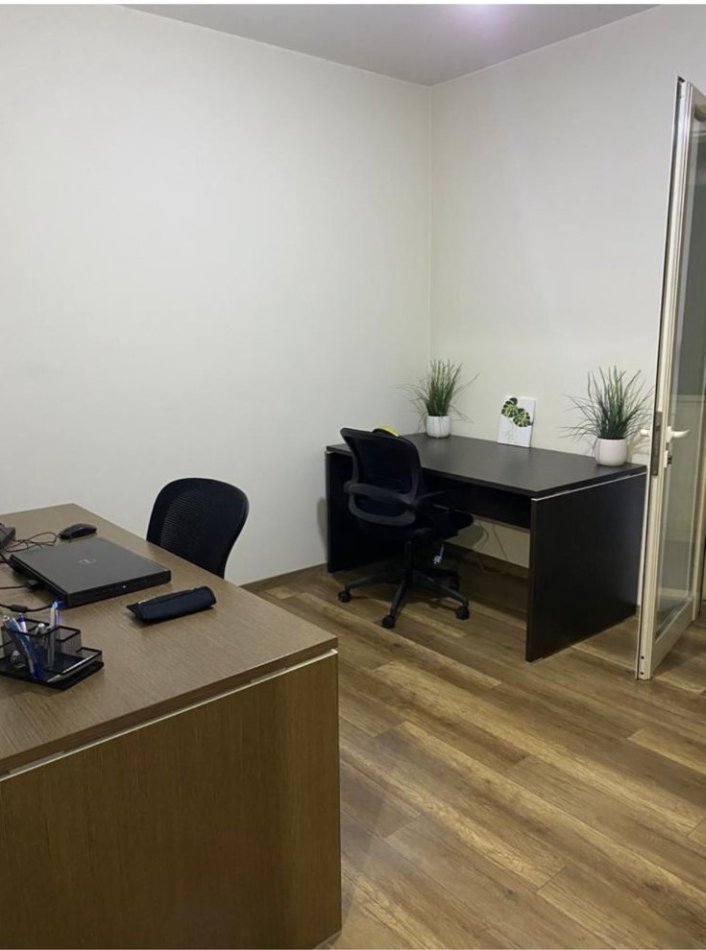 Tirane, jepet me qera zyre Kati 3, 100 m² 700 € (qender)