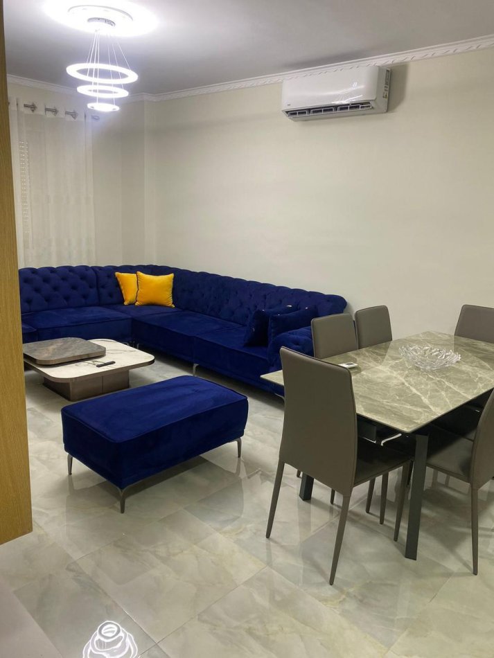 Tirane, jepet me qera apartament 2+1 Kati 5, 111 m² 500 € (fresku)
