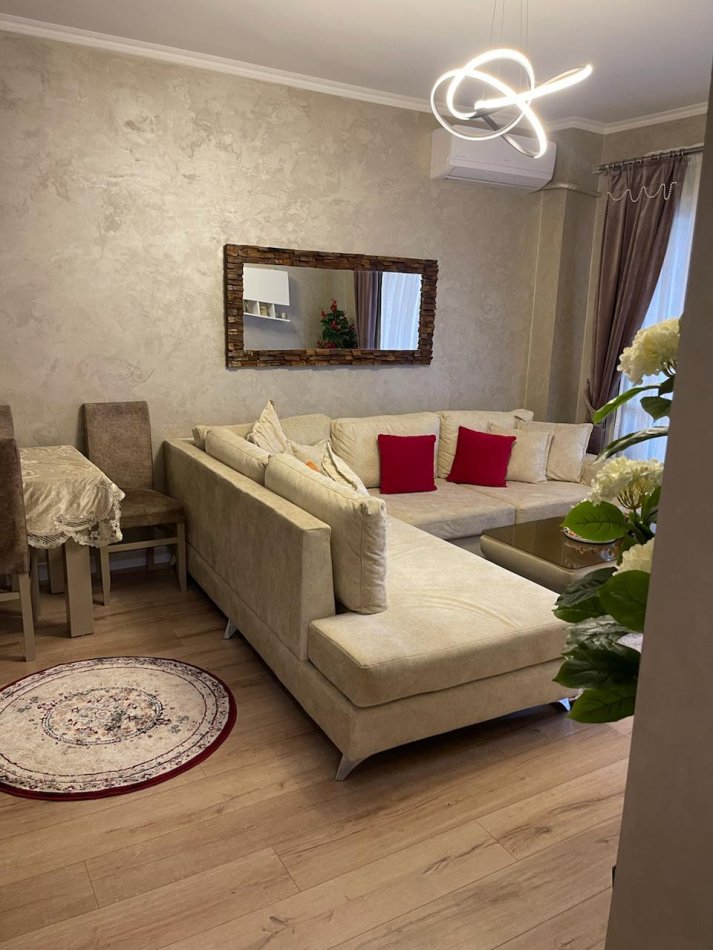 Tirane, jepet me qera apartament 3+1+Ballkon Kati 2, 105 m² 1.000 € (kopshit zoologjik)