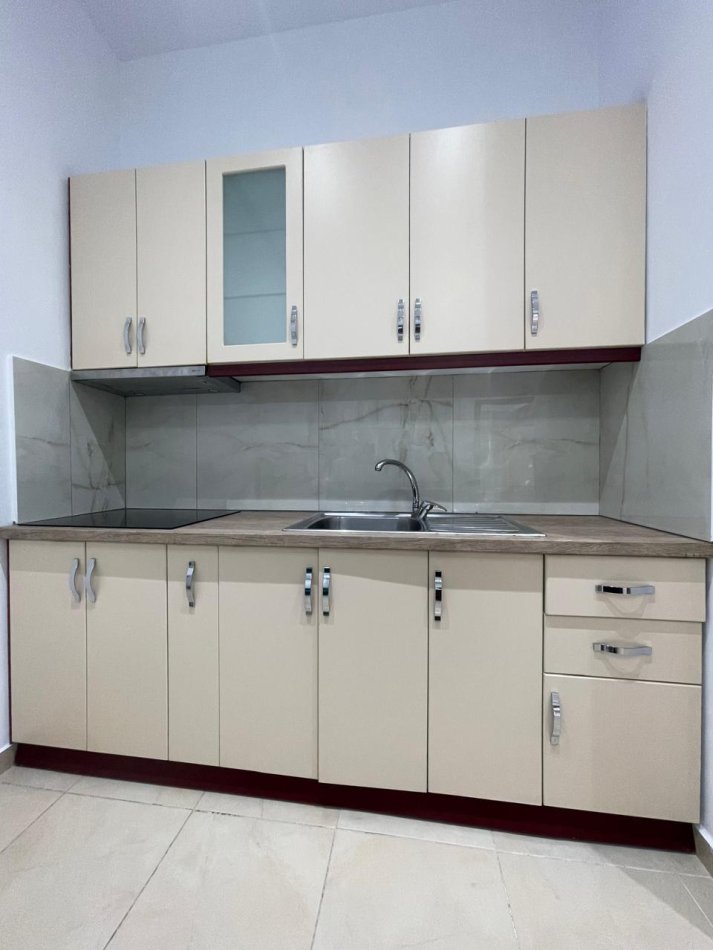 Tirane, jepet me qera apartament 1+1+Ballkon Kati 1, 60 m² 400 € (VILAT GJERMANE)
