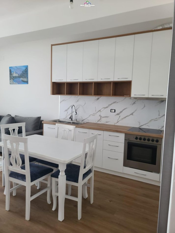 Tirane, jepet me qera apartament 1+1+Ballkon Kati 6, 61 m² 350 € (ali demi)