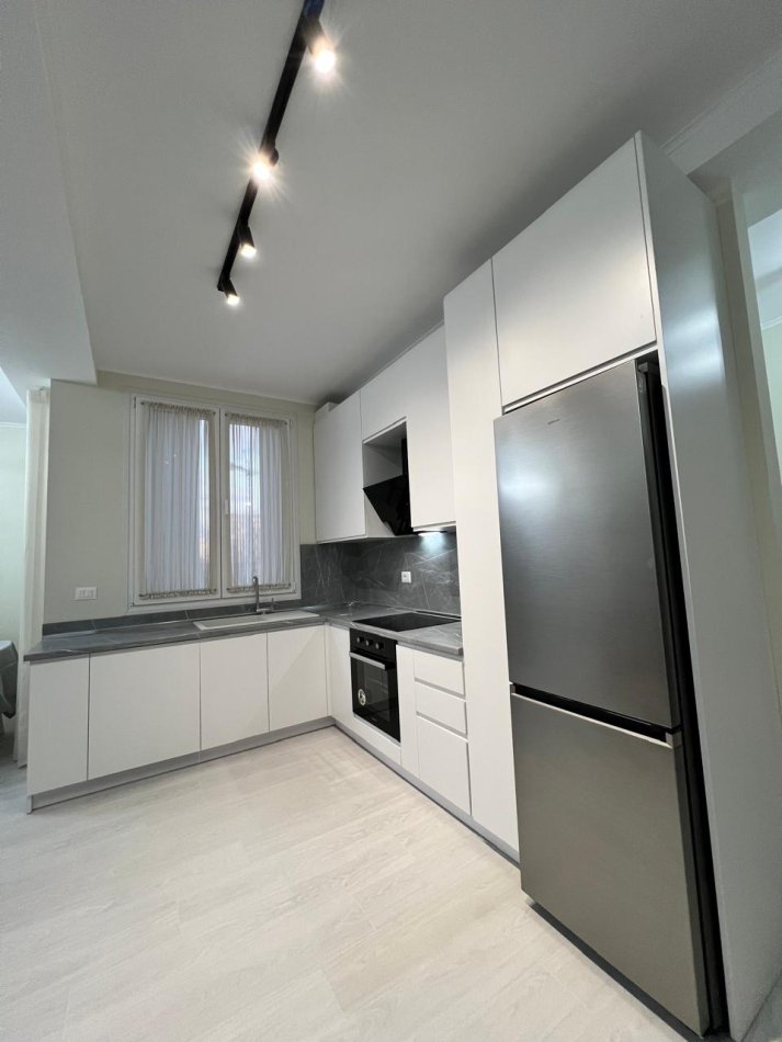 Tirane, jepet me qera apartament 2+1 Kati 2, 103 m² 750 € (River Residence)