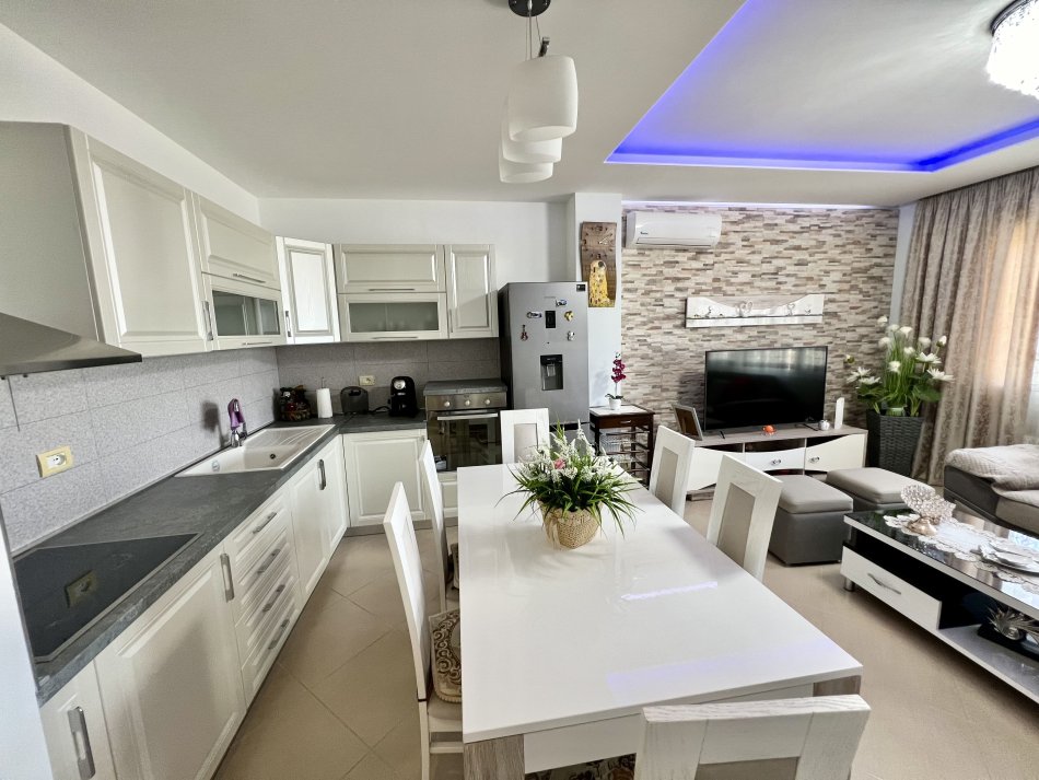 Tirane, shitet apartament 1+1+Ballkon , 72 m² 105.000 € (ÇOLLAK)