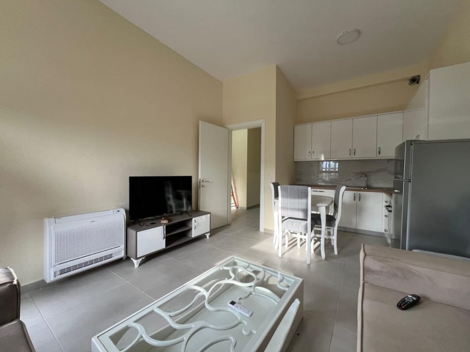 Tirane, jepet me qera 2+1+2 +Ballkon Kati 1, 90 m² 500 €