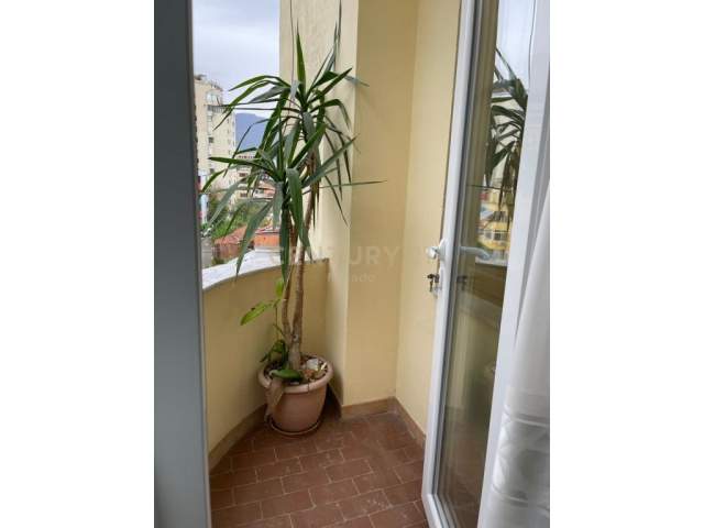 Tirane, shitet apartament 1+1+A+BLK Kati 4, 55 m² 88.000 Euro (Tek Kafe Flora Qender)