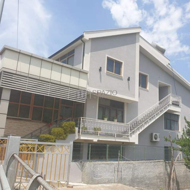 Gjiri Lalezit, shitet bar-resorant 550 m² 240.000 Euro (Gjiri i lalezit)