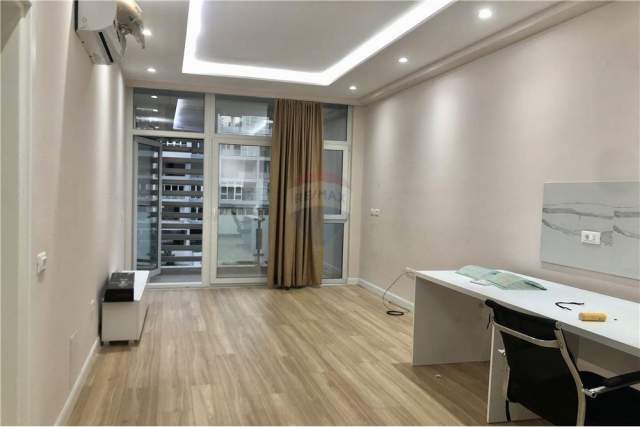 Tirane, jepet me qera zyre Kati 2, 65 m² 450 Euro (Kika 2 - Komuna e Parisit, Shqipëri)