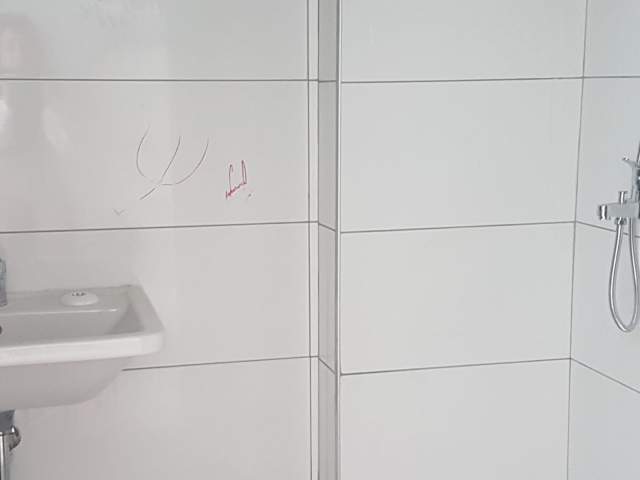 Tirane, jepet me qera apartament Kati 1, 78 m² 35.000 Leke (Rr.Robert Shvarc)