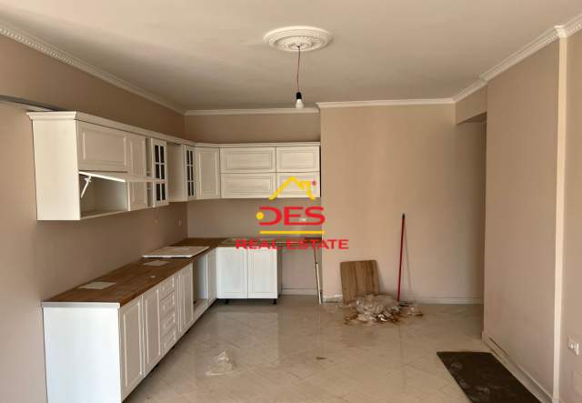 Vlore, shitet apartament Kati 4, 114 m² 75.000 Euro (Rruga Deshmoret)