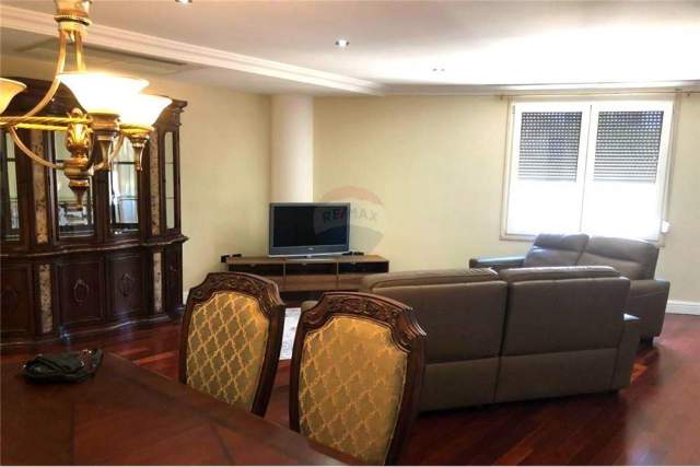 Tirane, jap me qera apartament 3+1 Kati 8, 160 m² 1.500 Euro (rruga qemal stafa)