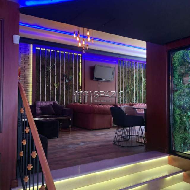Tirane, jepet me qera lokal Kati 0, 300 m² 3.000 Euro (Rruga ''Muhamet Gjollesha'')