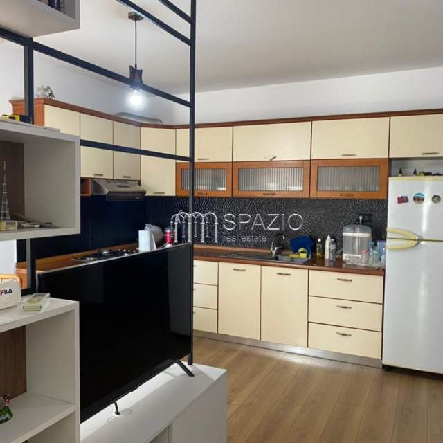 Tirane, shitet apartament 1+1+BLK Kati 4, 67 m² 85.000 Euro (Pallati me Shigjeta)