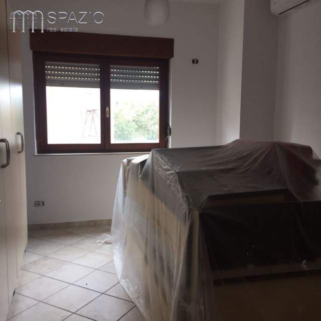 Tirane, jepet me qera apartament 3+1+BLK Kati 3, 160 m² 600 Euro (Rruga ''Qemal Stafa'')
