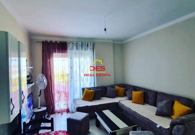 Vlore, jepet me qera apartament Kati 4, 90 m² 300 Euro (Plazhi I Vjetër, Vlorë)