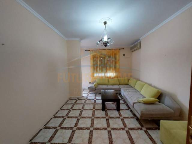 Durres, jepet me qera apartament Kati 5, 200 m² 600 Euro (ISH RAJONI,DURRES)