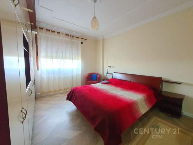 Tirane, jepet me qera apartament 3+1+A+BLK Kati 8, 145 m² 600 Euro (Ish Ekspozita)