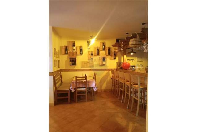 Tirane, jepet me qera lokal 122 m²  (sheshi willson)