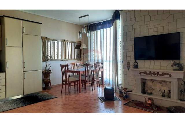 Tirane, jepet me qera apartament 2+1 150 m² 700 Euro (rruga kavajes)