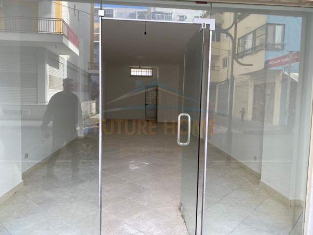 Durres, jepet me qera Kati 0, 52 m² 350 Euro (PLAZH)