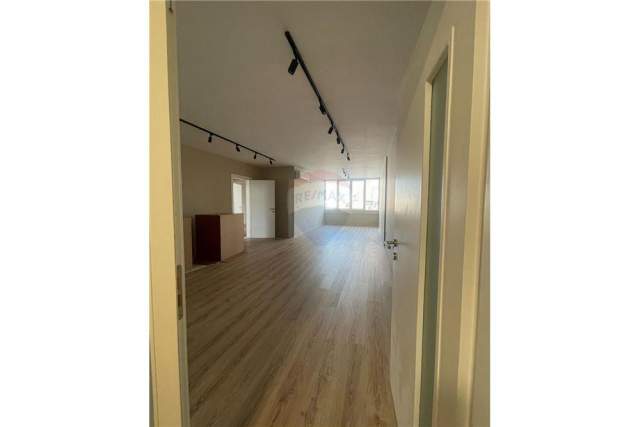 Tirane, jepet me qera ambjent biznesi Kati 6, 119 m² 1.200 Euro (APA GJON PALI 2)