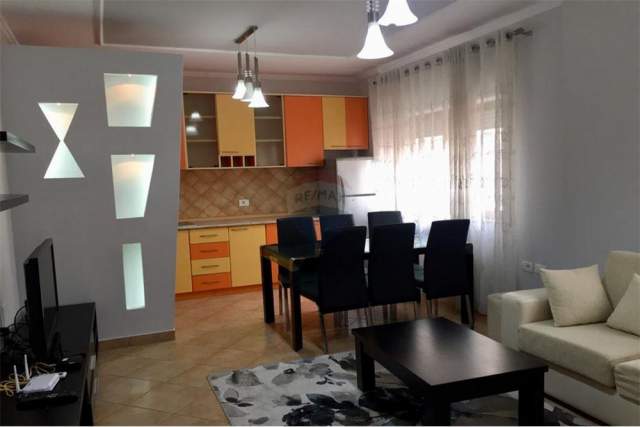 Tirane, jap me qera apartament 2+1 75 m² 550 Euro (myslym shyri)