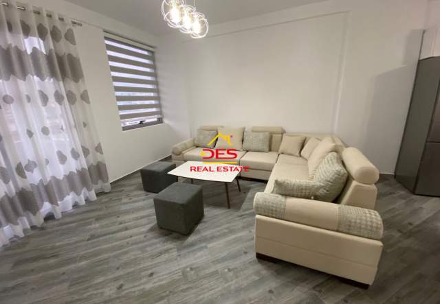 Vlore, jepet me qera apartament Kati 3, 100 m² 400 Euro (Rruga Sadik Zotaj, Vlorë)