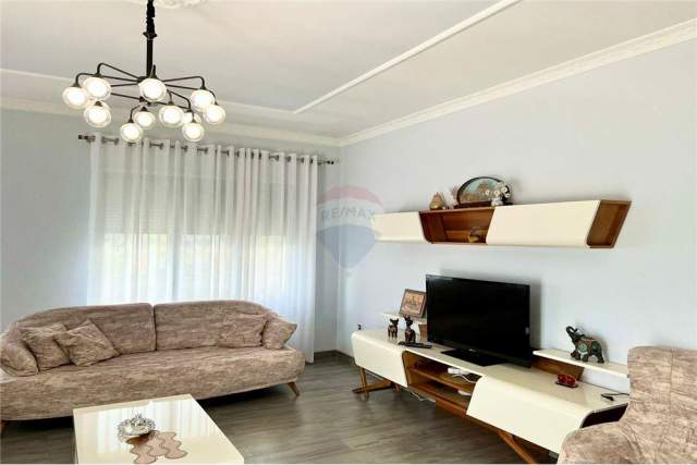 Tirane, jepet me qera apartament 2+1 128 m² 1.300 Euro (rruga alla kopshti zologjik)