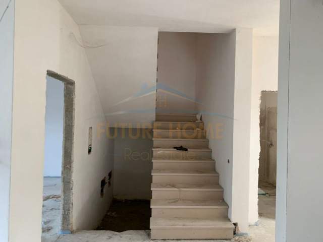 Qerret, shitet Vile 3+1+A+BLK Kati 0, 200 m² 300.000 Euro (QERRET,KAVAJE)