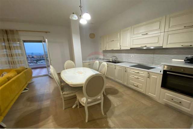 Tirane, shitet Penthouse 3+1+BLK Kati 7, 192 m² 135.000 Euro (Fresku)