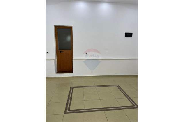 Tirane, jepet me qera dyqan Kati 0, 50 m² 500 Euro (Ferit Xhajko)