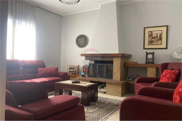 Tirane, shitet Vile 2 Katshe Kati 1, 200 m² 190.000 Euro (Don Bosko)