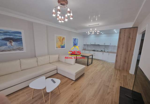 Vlore, jepet me qera apartament 2+1+BLK Kati 8, 127 m² 500 Euro (Rruga Çamëria, Vlorë)
