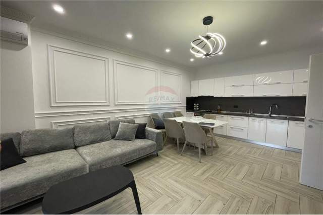 Tirane, jepet me qera apartament 2+1+BLK 94 m² 650 Euro (muharrem butka)