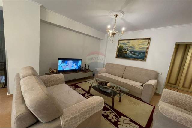Tirane, jepet me qera apartament 1+1 Kati 4, 80 m² 500 Euro (Stadiumi Air Albania)