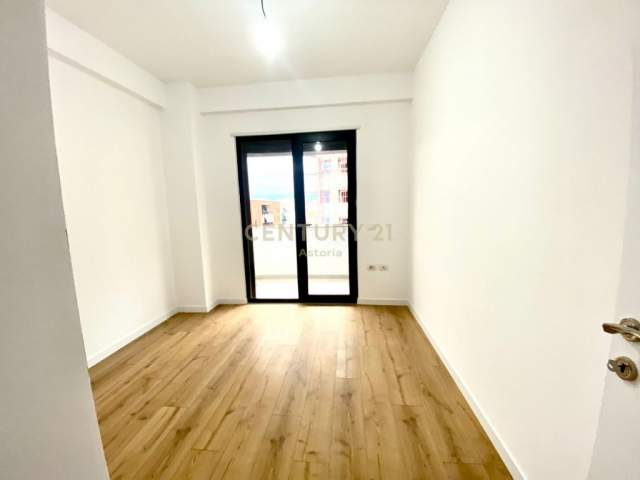 Shqiperi, jepet me qera apartament Kati 7, 113 m² 400 Euro (ASTIR)
