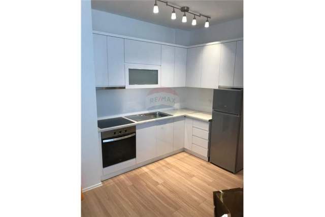 Tirane, jepet me qera apartament 90 m² 500 Euro