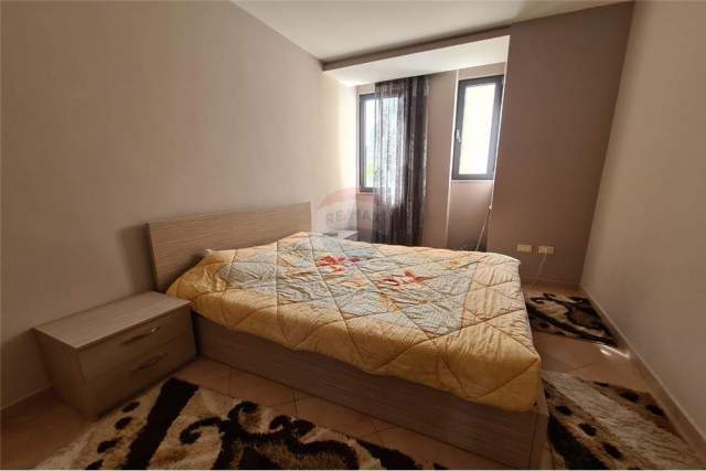 Tirane, jepet me qera 2+1+BLK 80 m² 600 Euro (qender)