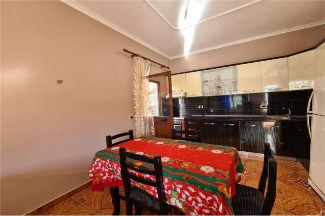 Tirane, jepet me qera apartament Kati 2, 90 m² 350 Euro (rruga elbasanit)