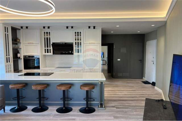 Tirane, shitet apartament Kati 4, 72 m² 240.000 Euro