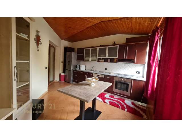 Tirane, jepet me qera apartament 3+1 Kati 3, 100 m² 650 Euro (Komuna e Parisit)