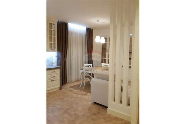 Tirane, jepet me qera apartament 1+1+BLK Kati 6, 65 m² 400 Euro (Selvia)