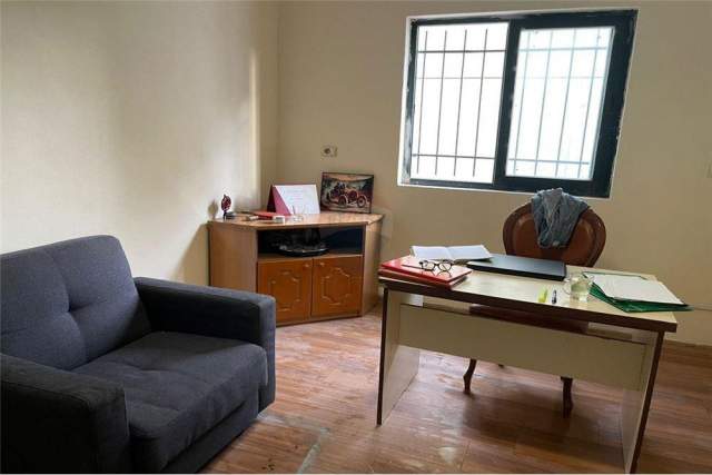 Tirane, jepet me qera ambjent biznesi Kati 0, 400 m² 2.400 Euro (21 dhjetori)