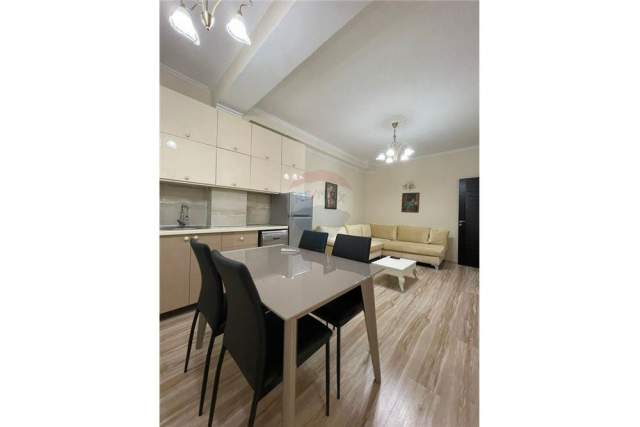 Tirane, jepet me qera apartament 1+1+BLK Kati 3, 70 m² 550 Euro (pallatet agimi)