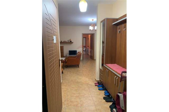 Tirane, jepet me qera apartament 3+1 Kati 6, 110 m² 500 Euro (Don Bosco)