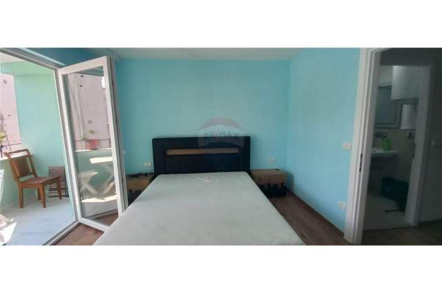 Tirane, jepet me qera apartament 1+1 Kati 5, 65 m² 600 Euro (Bllok)