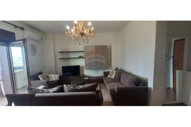 Tirane, jepet me qera apartament 2+1 Kati 11, 85 m² 650 Euro (Qender)